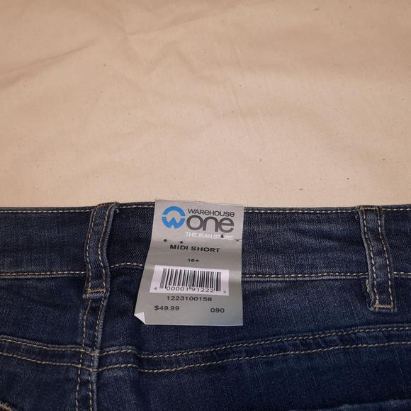 Shorts - Picture 3 of 3